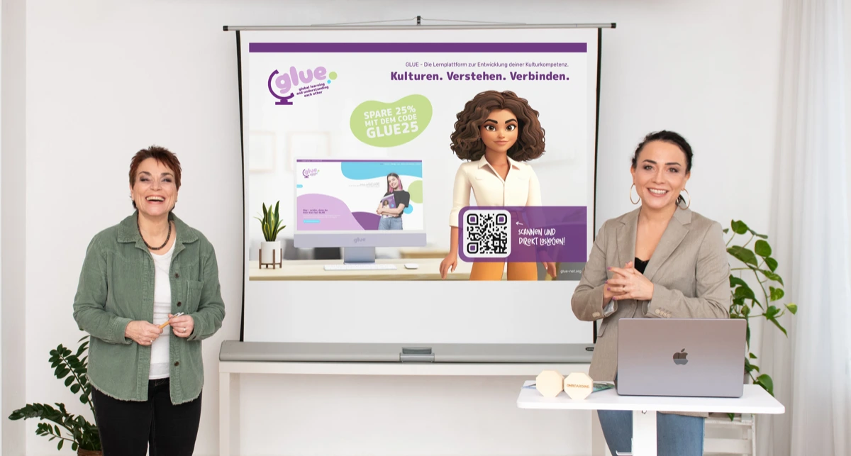 Claudia Jung und Dr. Lisa Johnson präsentieren GLUE — HR-Schulung